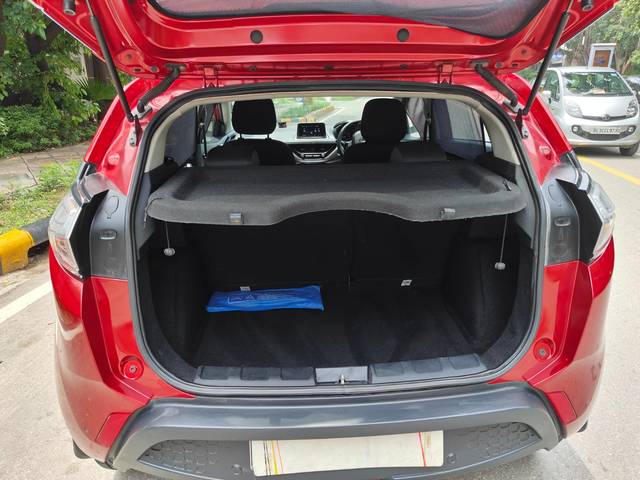https://images10.gaadi.com/usedcar_image/3697341/original/img2925927__used_car_2925927_1701421239.jpg?imwidth=6401