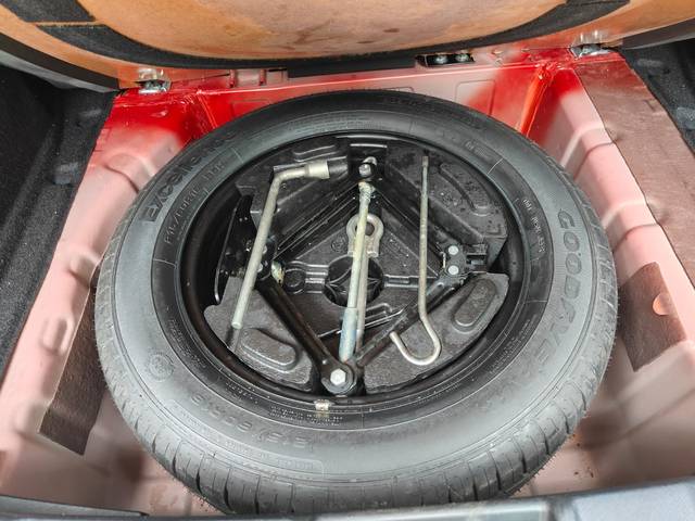 https://images10.gaadi.com/usedcar_image/3697341/original/img2925927__used_car_2925927_1701421241.jpg?imwidth=6402