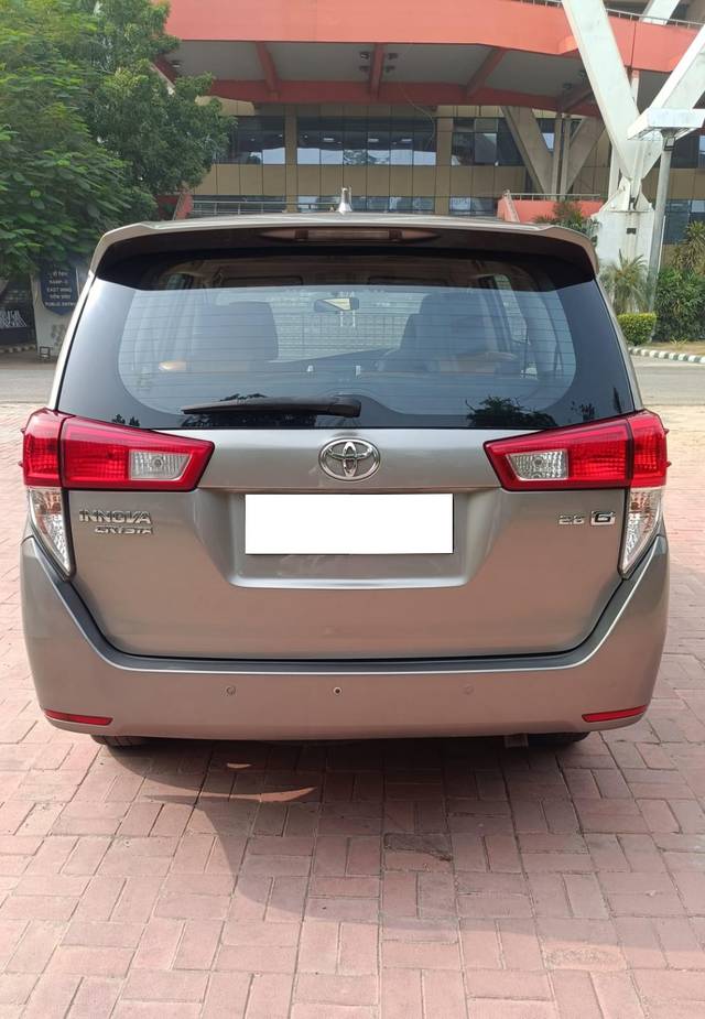 https://images10.gaadi.com/usedcar_image/3697370/original/processed_img2925942__used_car_2925942_1701422151.jpg?imwidth=6402