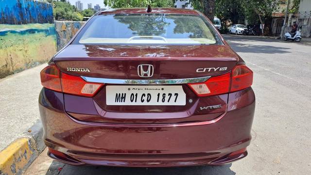 https://images10.gaadi.com/usedcar_image/3697371/original/processed_img2925943__used_car_2925943_1701422090.jpg?imwidth=6402
