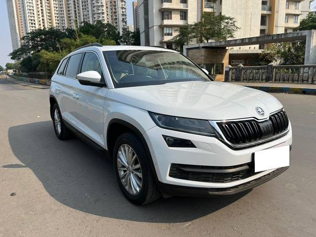 https://images10.gaadi.com/usedcar_image/3697382/original/processed_img2925950__usedcar_whatsappimage2023_10_31at144514_2925950_1701426975.jpeg?imwidth=6400