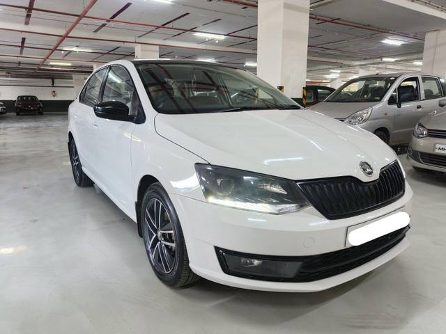 https://images10.gaadi.com/usedcar_image/3697386/original/processed_img2925953__used_car_2925953_1701422721.jpg?imwidth=6400