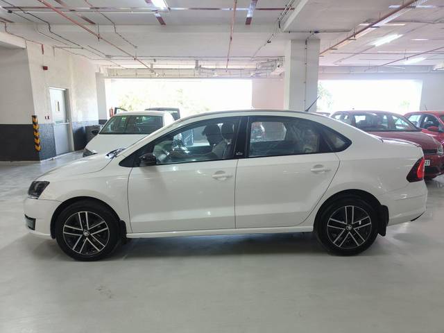 https://images10.gaadi.com/usedcar_image/3697386/original/processed_img2925953__used_car_2925953_1701422831.jpg?imwidth=6402