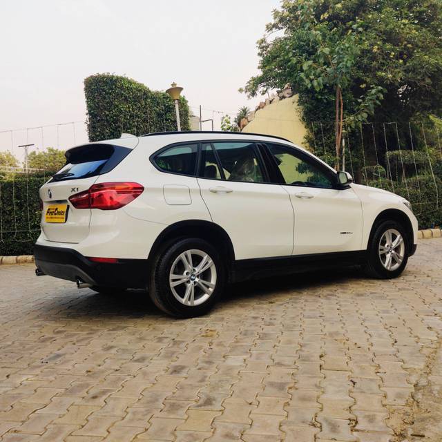 https://images10.gaadi.com/usedcar_image/3697440/original/processed_img2926001__used_car_2926001_1701423179.jpg?imwidth=6401