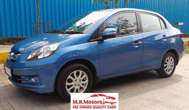 https://images10.gaadi.com/usedcar_image/3697447/original/processed_img2926004__used_car_2926004_1701423293.jpg?imwidth=6400