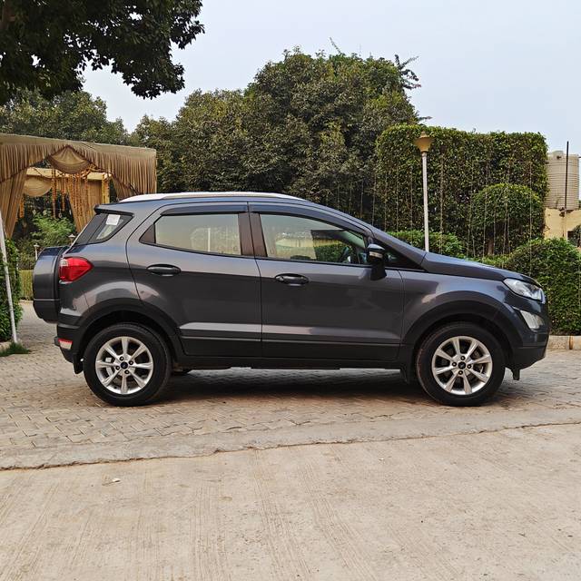 https://images10.gaadi.com/usedcar_image/3697459/original/img2926011__used_car_2926011_1701423595.jpg?imwidth=6401