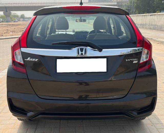 https://images10.gaadi.com/usedcar_image/3697479/original/processed_img2926020__usedcar_q_11461701423110_1701423136.jpg?imwidth=6402