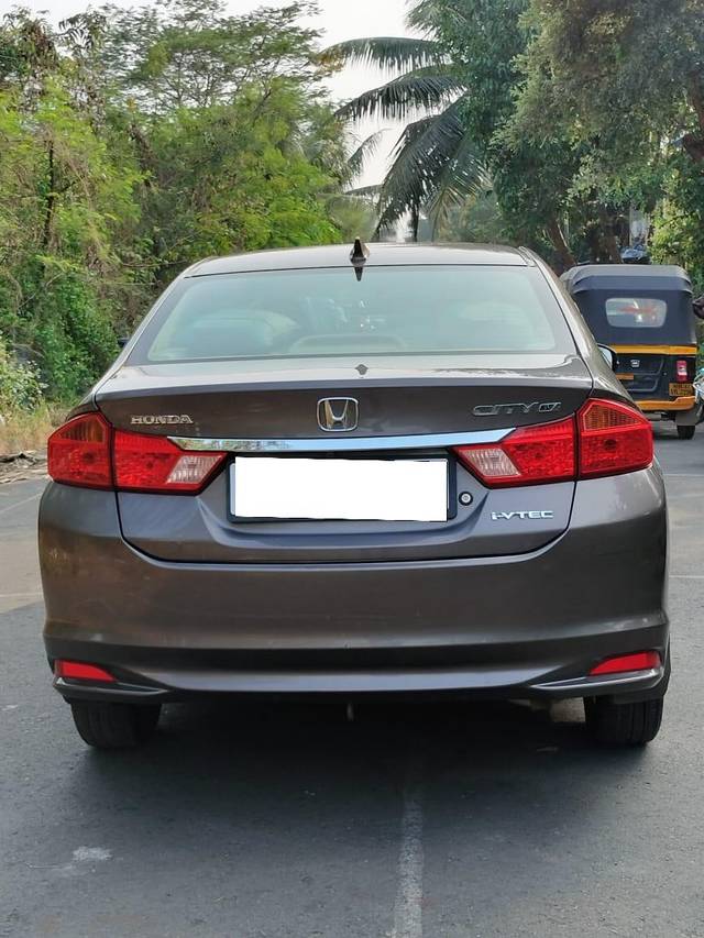 https://images10.gaadi.com/usedcar_image/3697536/original/processed_img2926059__used_car_2926059_1701425271.jpg?imwidth=6402