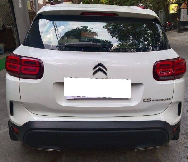 https://images10.gaadi.com/usedcar_image/3697560/original/processed_img2926073__used_car_2926073_1701425955.jpg?imwidth=6401