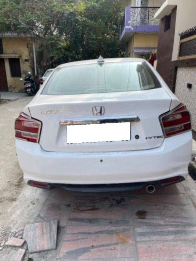 https://images10.gaadi.com/usedcar_image/3697570/original/processed_cd125146-6e67-4003-8195-63bf80b1828e.jpeg?imwidth=6402