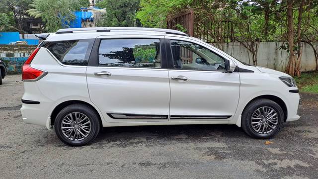 https://images10.gaadi.com/usedcar_image/3697596/original/img2926089__used_car_2926089_1701427109.jpg?imwidth=6401