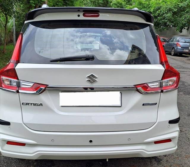 https://images10.gaadi.com/usedcar_image/3697596/original/processed_img2926089__used_car_2926089_1701427106.jpg?imwidth=6402