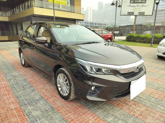 https://images10.gaadi.com/usedcar_image/3697607/original/processed_img2926095__usedcar_whatsappimage2023_11_30at11358pm_2__781651701427037_1701427064.jpeg?imwidth=6400