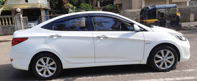 https://images10.gaadi.com/usedcar_image/3697616/original/processed_img2926101__used_car_2926101_1701427648.jpg?imwidth=6401