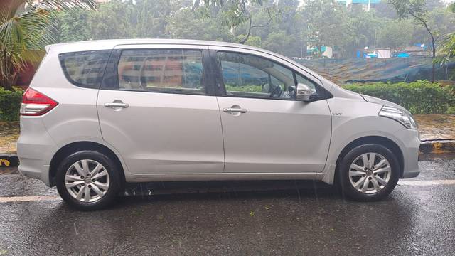 https://images10.gaadi.com/usedcar_image/3697633/original/img2926111__used_car_2926111_1701428248.jpg?imwidth=6401