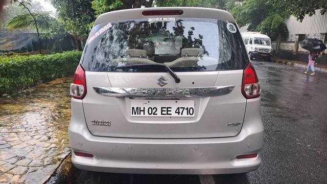 https://images10.gaadi.com/usedcar_image/3697633/original/processed_img2926111__used_car_2926111_1701428247.jpg?imwidth=6402