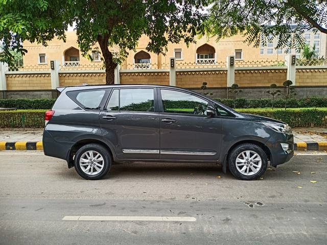 https://images10.gaadi.com/usedcar_image/3697641/original/img2926115__used_car_2926115_1701428686.jpg?imwidth=6401