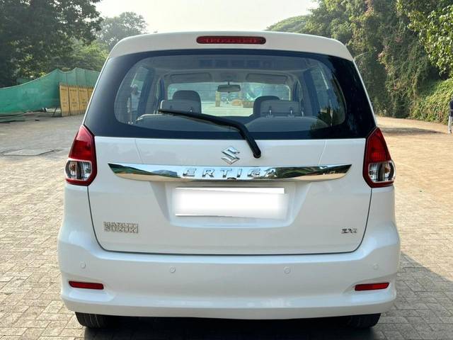 https://images10.gaadi.com/usedcar_image/3697642/original/processed_img2926116__usedcar_13_6241701428544_1701428562.jpg?imwidth=6402