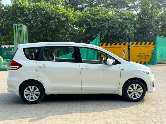 https://images10.gaadi.com/usedcar_image/3697642/original/processed_img2926116__usedcar_4_6241701428544_1701428561.jpeg?imwidth=6401