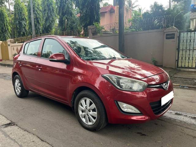 https://images10.gaadi.com/usedcar_image/3697659/original/processed_img2926123__usedcar_2_6241701429129_1701429162.jpg?imwidth=6400