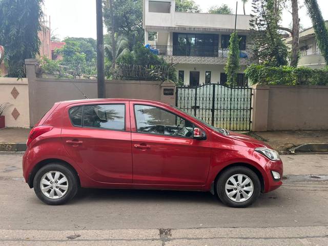 https://images10.gaadi.com/usedcar_image/3697659/original/processed_img2926123__usedcar_4_6241701429129_1701429162.jpg?imwidth=6401