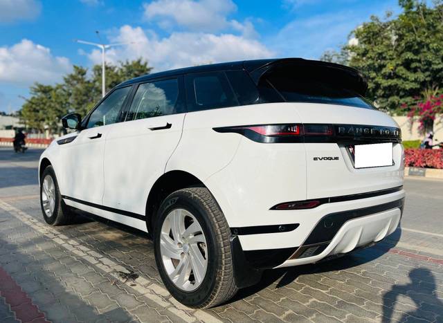 https://images10.gaadi.com/usedcar_image/3697666/original/processed_img2926127__used_car_2926127_1701429413.jpg?imwidth=6402
