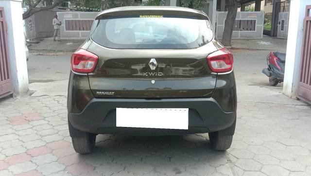 https://images10.gaadi.com/usedcar_image/3697679/original/processed_img2926131__usedcar_16_2926131_1701430230.jpeg?imwidth=6402