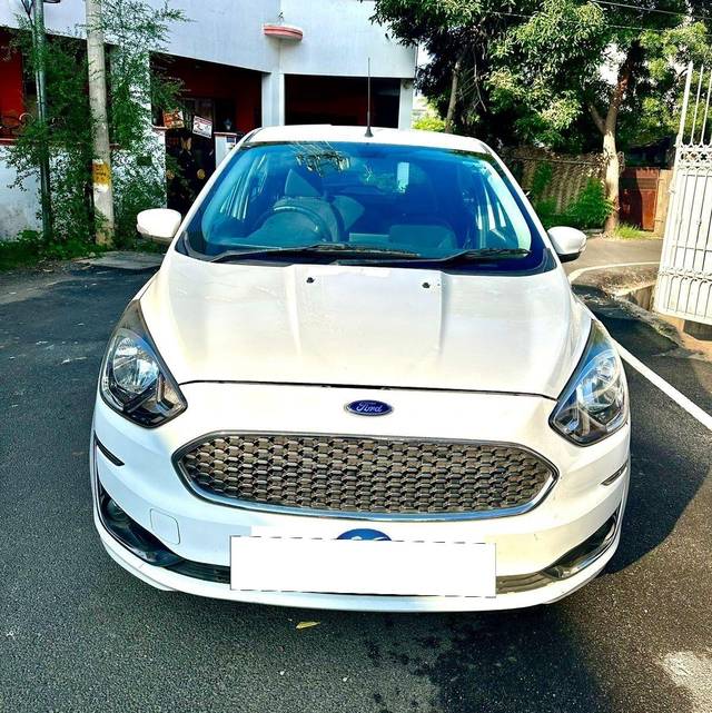 https://images10.gaadi.com/usedcar_image/3697685/original/processed_img2926135__usedcar_1_2926135_1701430168.jpeg?imwidth=6400