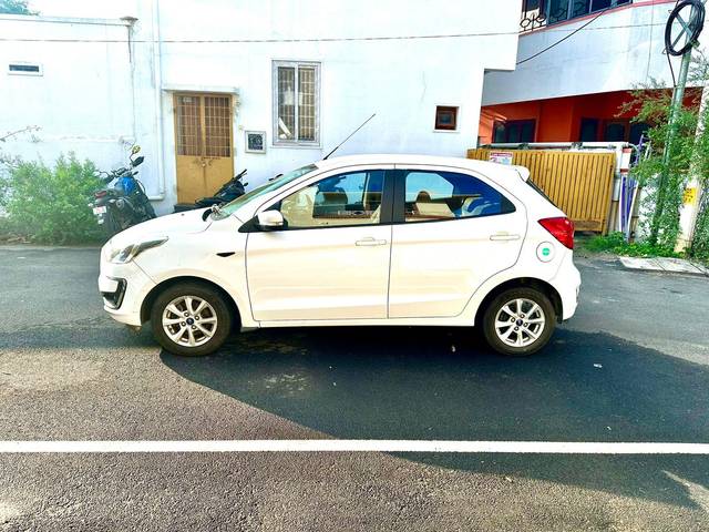 https://images10.gaadi.com/usedcar_image/3697685/original/processed_img2926135__usedcar_3_2926135_1701430169.jpeg?imwidth=6402
