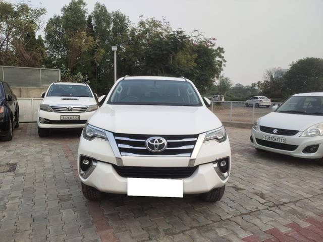 https://images10.gaadi.com/usedcar_image/3697708/original/processed_img2926154__used_car_2926154_1701430362.jpg?imwidth=6402