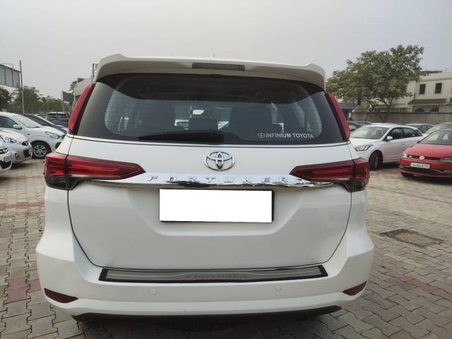 https://images10.gaadi.com/usedcar_image/3697708/original/processed_img2926154__used_car_2926154_1701430396.jpg?imwidth=6401