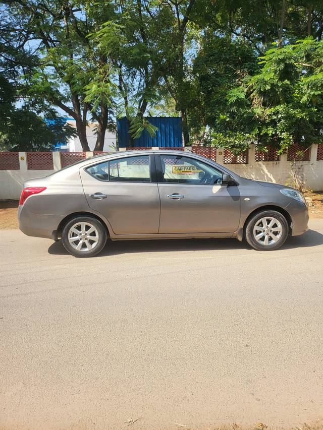 https://images10.gaadi.com/usedcar_image/3697711/original/processed_img2926157__used_car_2926157_1701430399.jpg?imwidth=6401