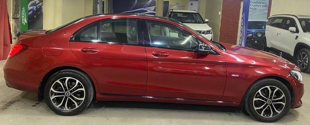 https://images10.gaadi.com/usedcar_image/3697724/original/processed_img2926166__used_car_2926166_1701433612.jpg?imwidth=6401