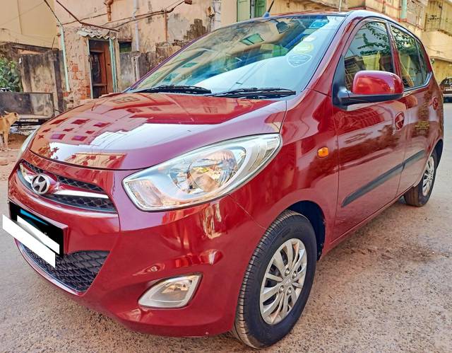 https://images10.gaadi.com/usedcar_image/3697727/original/processed_img2926169__used_car_2926169_1701432978.jpg?imwidth=6402