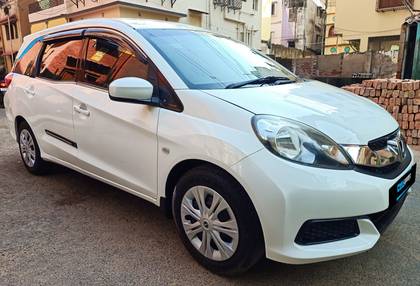 Honda Mobilio S i-VTEC Honda Mobilio S i-VTEC