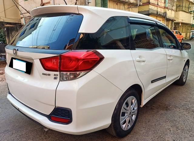 https://images10.gaadi.com/usedcar_image/3697734/original/processed_img2926174__used_car_2926174_1701432737.jpg?imwidth=6402
