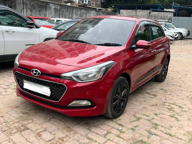 https://images10.gaadi.com/usedcar_image/3697742/original/processed_img2926181__used_car_2926181_1701431112.jpg?imwidth=6402