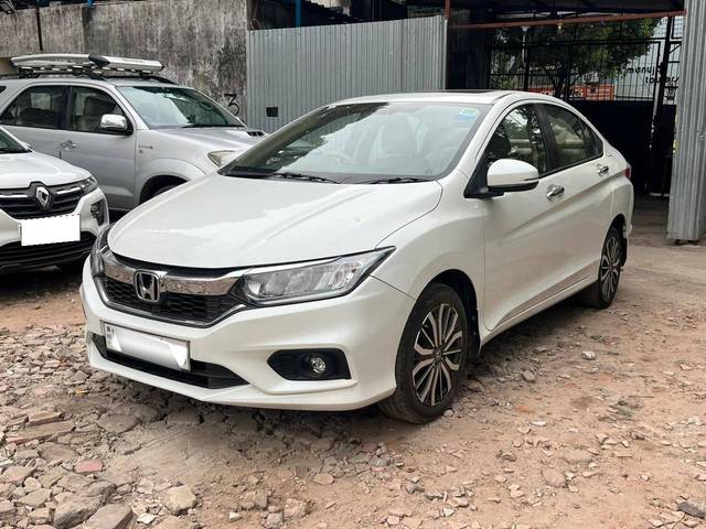 https://images10.gaadi.com/usedcar_image/3697743/original/processed_img2926182__used_car_2926182_1701431163.jpg?imwidth=6402