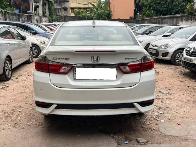 https://images10.gaadi.com/usedcar_image/3697743/original/processed_img2926182__used_car_2926182_1701431164.jpg?imwidth=6401