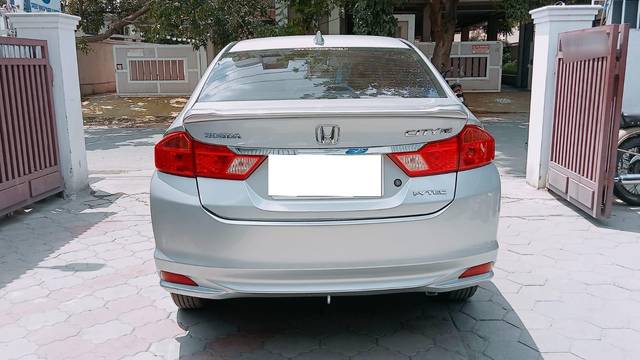 https://images10.gaadi.com/usedcar_image/3697744/original/processed_img2926183__usedcar_18_2926183_1701431328.jpeg?imwidth=6401
