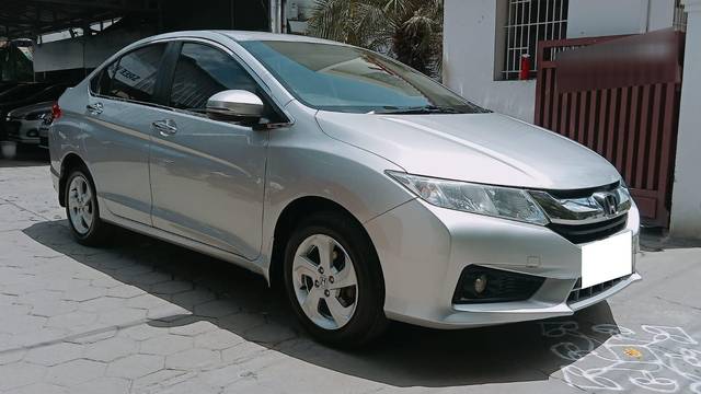 https://images10.gaadi.com/usedcar_image/3697744/original/processed_img2926183__usedcar_4_2926183_1701431323.jpeg?imwidth=6400