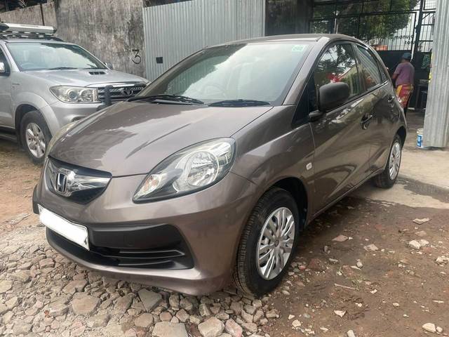 https://images10.gaadi.com/usedcar_image/3697750/original/processed_img2926188__used_car_2926188_1701431306.jpg?imwidth=6402