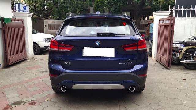 https://images10.gaadi.com/usedcar_image/3697800/original/processed_img2926218__usedcar_24_5701701432399_1701432431.jpeg?imwidth=6401