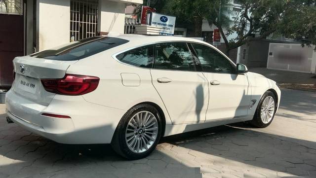 https://images10.gaadi.com/usedcar_image/3697807/original/processed_img2926222__usedcar_18_5701701432607_1701432645.jpeg?imwidth=6401