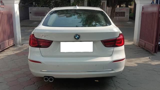 https://images10.gaadi.com/usedcar_image/3697807/original/processed_img2926222__usedcar_19_5701701432607_1701432643.jpeg?imwidth=6402