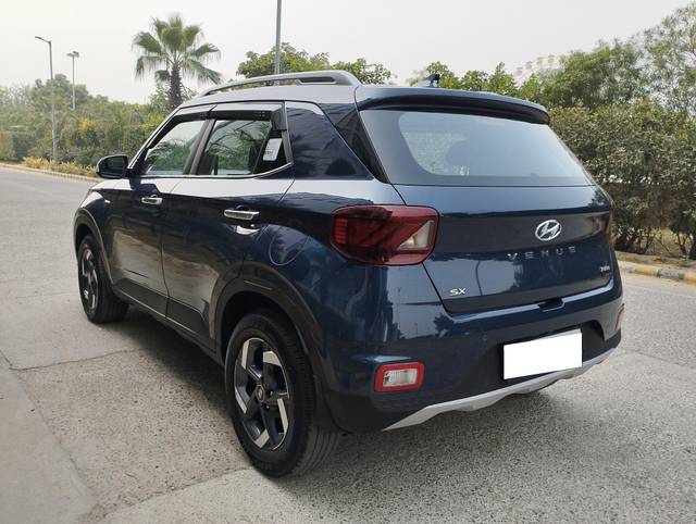 https://images10.gaadi.com/usedcar_image/3697819/original/processed_img2926229__used_car_2926229_1701433349.jpg?imwidth=6402