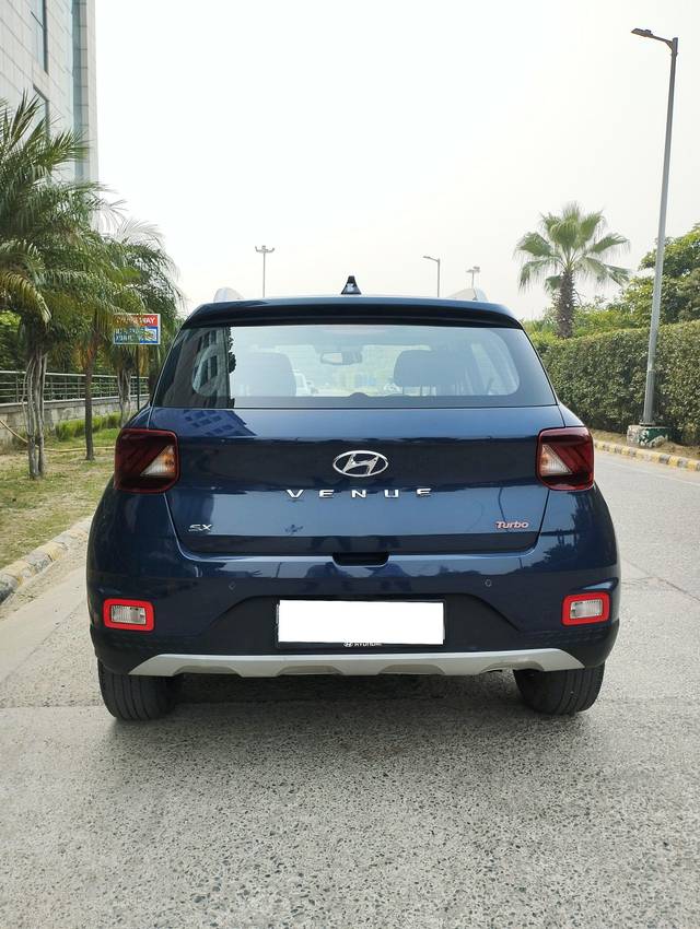 https://images10.gaadi.com/usedcar_image/3697819/original/processed_img2926229__used_car_2926229_1701433353.jpg?imwidth=6401