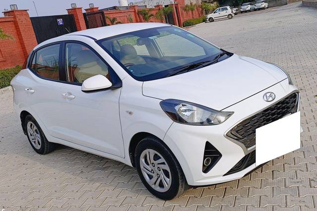 https://images10.gaadi.com/usedcar_image/3697845/original/processed_img2926247__used_car_2926247_1701434376.jpg?imwidth=6400