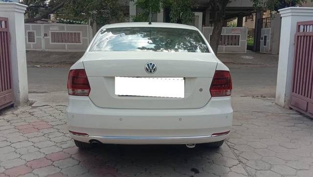 https://images10.gaadi.com/usedcar_image/3697869/original/processed_img2926259__usedcar_16_2926259_1701436251.jpeg?imwidth=6401