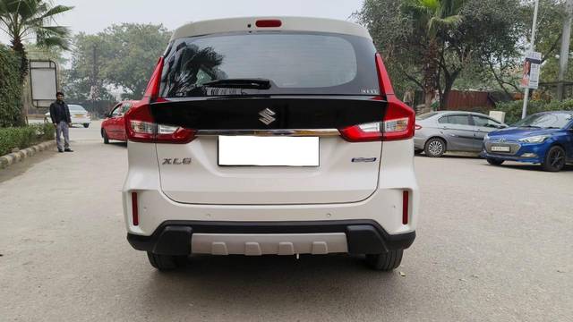 https://images10.gaadi.com/usedcar_image/3697884/original/processed_img2926264__used_car_2926264_1701436298.jpg?imwidth=6402